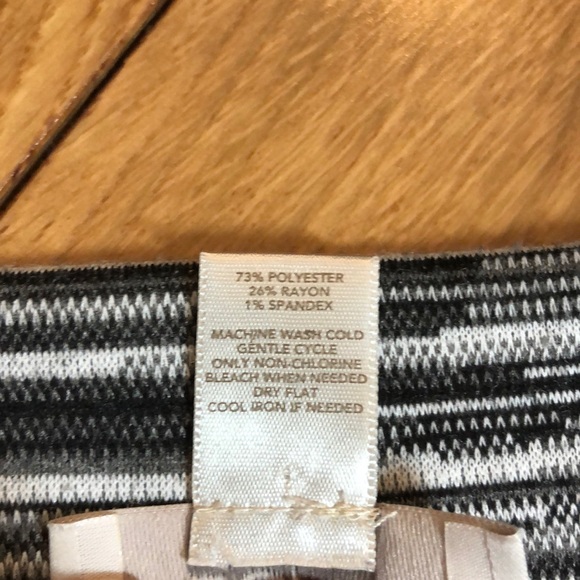 Loft printed pull-on skirt. - Picture 3 of 4